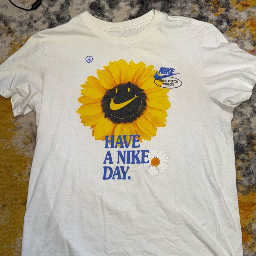 Nike White Graphic T-Shirt with Sunflower Design. Unisex.